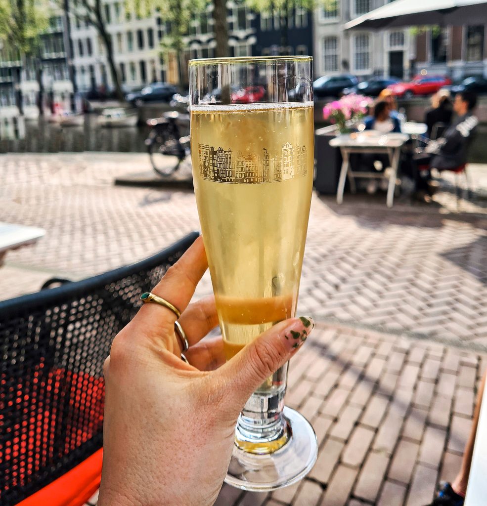 ambassadehotel