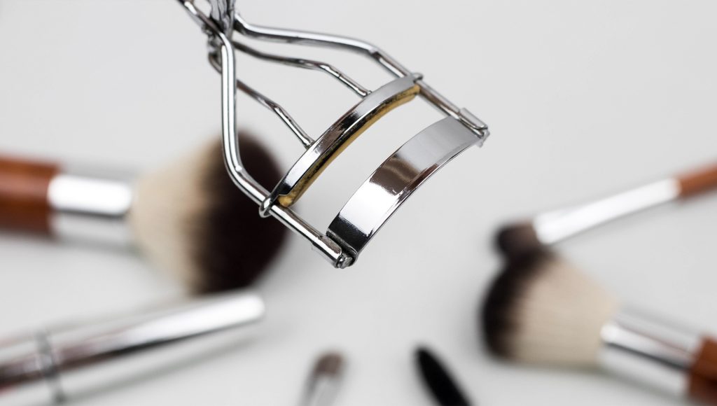 eyelash-curler-1761855_1920